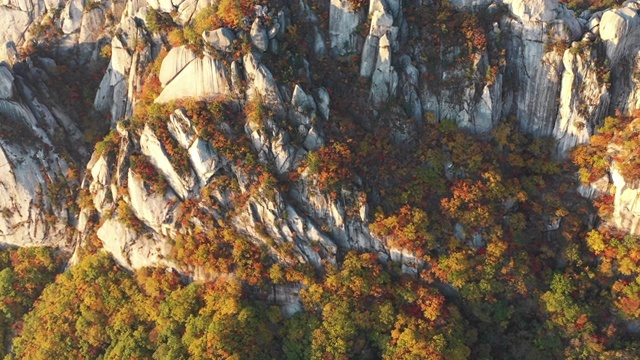 韩国，石山山/江原道的蔚山巴维岩视频素材