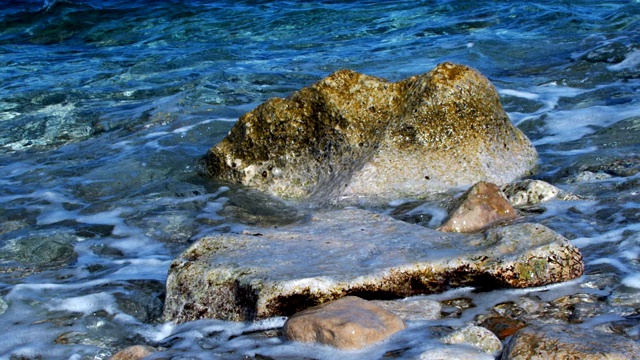 海水和水下的石头视频素材