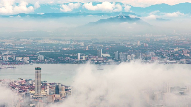 从槟城山看槟城首府乔治城的时间流逝。视频素材