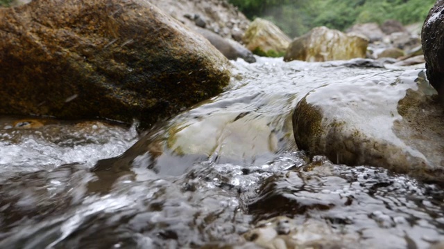 水流缓慢运动的自然背景视频素材