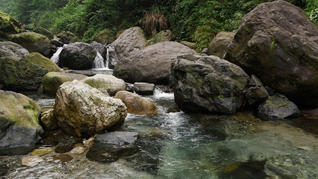 水流缓慢运动的自然背景视频素材