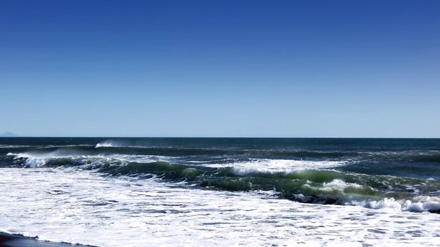 慢mo海浪在太平洋上的海景视频素材