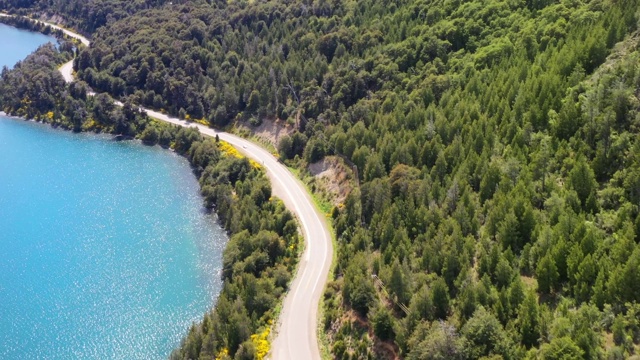 巴里洛什路湖边，山脉与雪，阿根廷视频素材