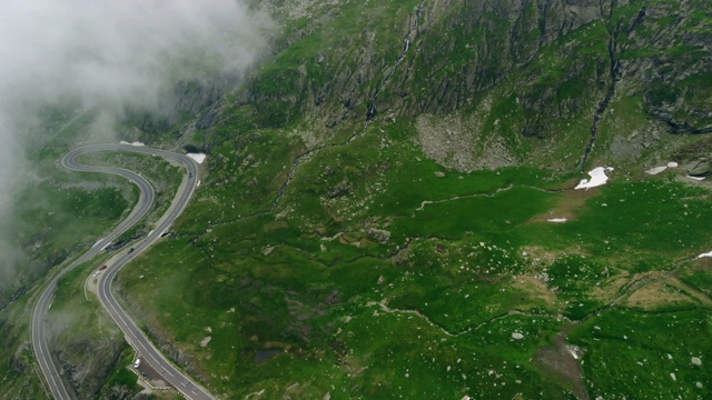 鸟瞰图，transagaras山路，罗马尼亚，特兰西瓦尼亚视频素材