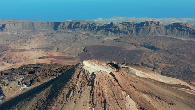 Teide火山鸟瞰图，特内里费，加那利群岛，西班牙。飞越火山顶部视频素材