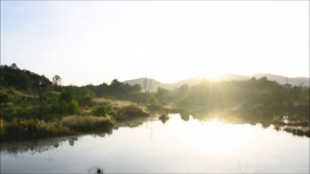 早晨山上日出的美丽景色视频素材