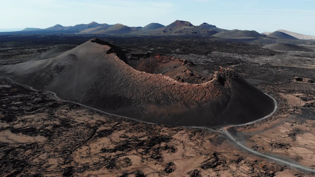 兰萨罗特岛火山口鸟瞰图。加那利群岛视频素材