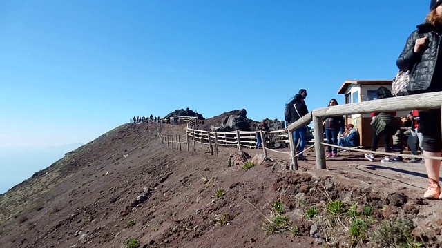 维苏威火山时间从圣所里经过视频素材