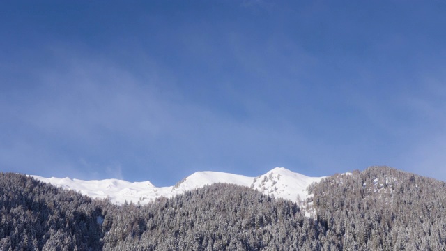 雪山与云的时间流逝视频下载