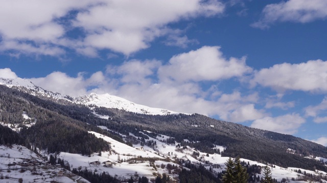 雪山与云的时间流逝视频下载