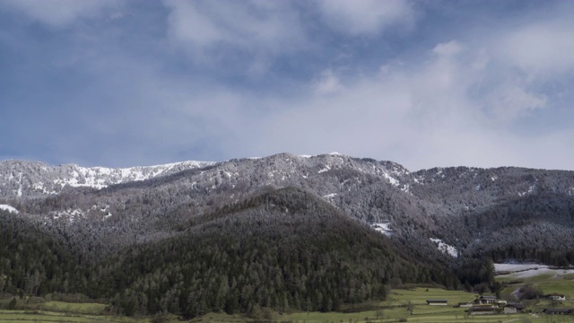 雪山与云的时间流逝视频下载