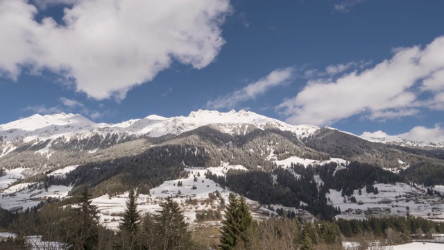 雪山与云的时间流逝视频下载