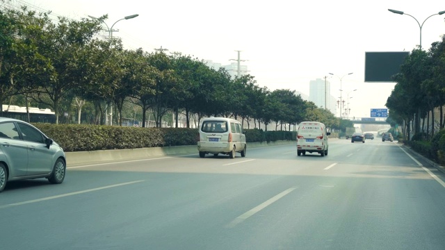 POV汽车在城市道路上行驶视频素材