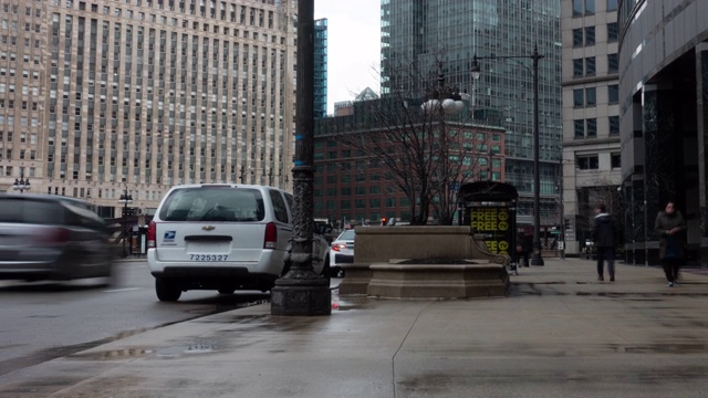 Time-lapse:芝加哥天际线大楼在市中心沿Wacker Drive和芝加哥河IL美国视频素材