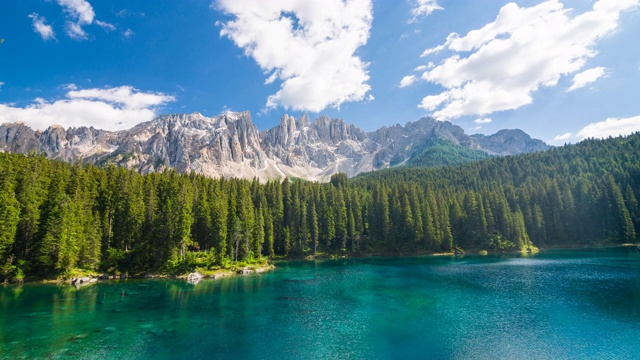 意大利Dolomites的卡瑞萨湖视频素材