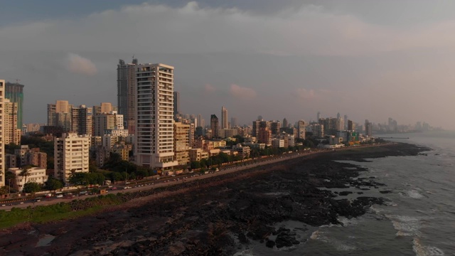 电影Arial Drone海景Bandra Worli海链接孟买城市日落4k视频素材