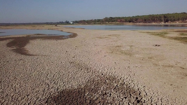 气候变化和干旱土地，水危机和全球变暖视频素材