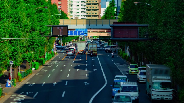 东京Oume大街上的一个微型城市街道的时间推移日间倾斜视频素材