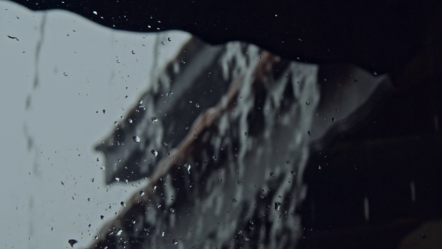 屋顶上的大雨视频素材