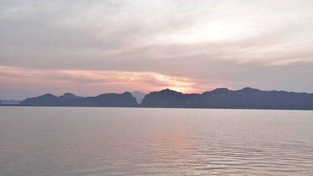 海上日出的景象视频素材