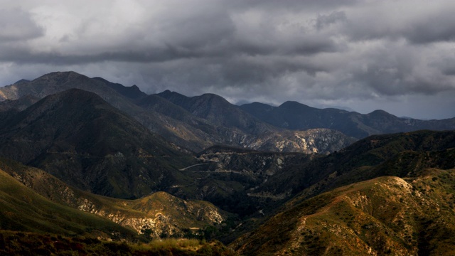 洛杉矶山区暴风雨天空的时间流逝视频素材