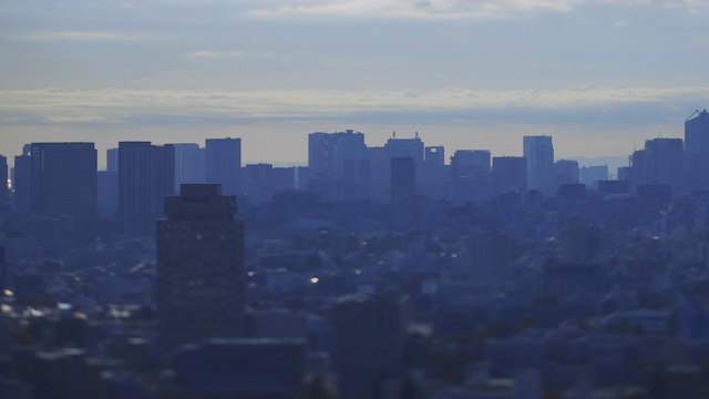 一个微型的城市景观在东京的城市白天高角度倾斜视频素材