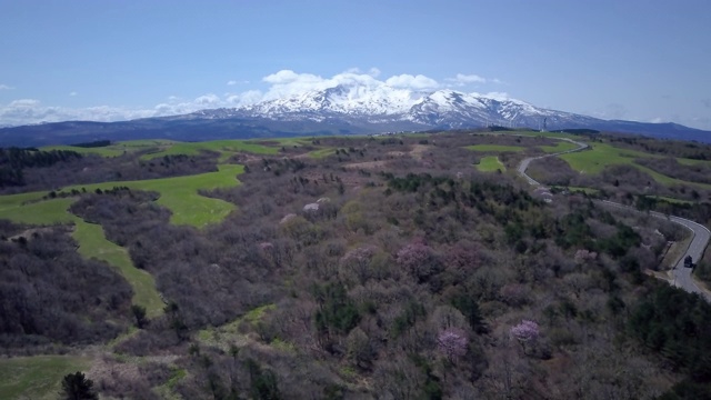 WS空中Chokai山和森林，日本秋田县Nikaho视频素材