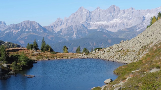 和平的阿尔卑斯Spiegelsee或Mittersee或镜湖，重申，奥地利视频素材