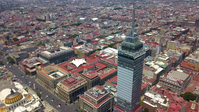 torre latinamericana在墨西哥城的航拍视频下载