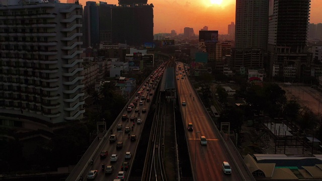 桥上的空中交通视频素材