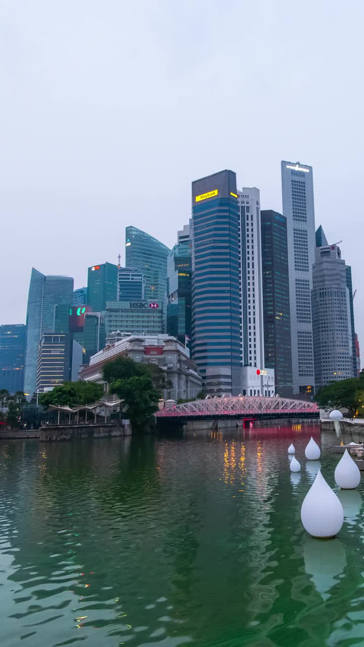 垂直的白天到夜晚的新加坡城市景观视频素材