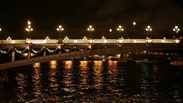 夜景与桥亚历山大和夜生活巴黎视频素材