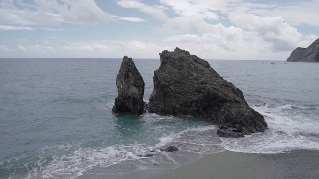 海滩上的岩石视频下载