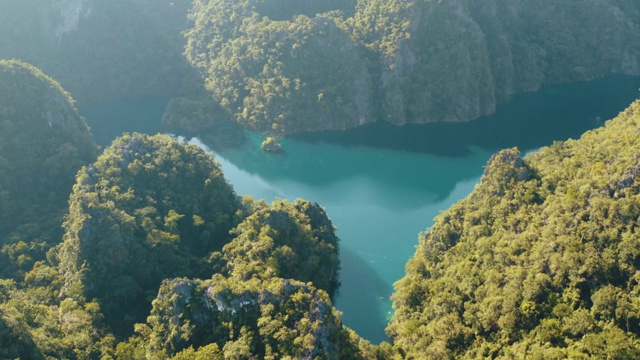 梭鱼湖鸟瞰图Coron，巴拉望，菲律宾视频素材