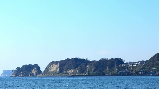 海浪冲击着Zaimokuza海岸视频素材