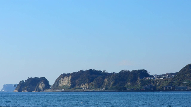 海浪冲击Zaimokuza海岸视频素材