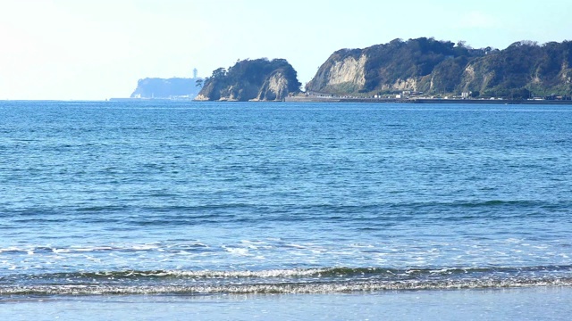 海浪冲击着Zaimokuza海岸视频素材