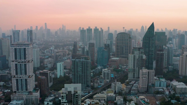 曼谷鸟瞰图，摄于泰国素坤逸和通格勒地区视频素材