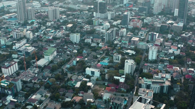 曼谷鸟瞰图，摄于泰国素坤逸和通格勒地区视频素材