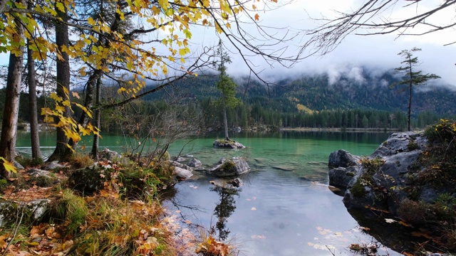 秋湖腹地，阿尔卑斯山，德国巴伐利亚视频素材