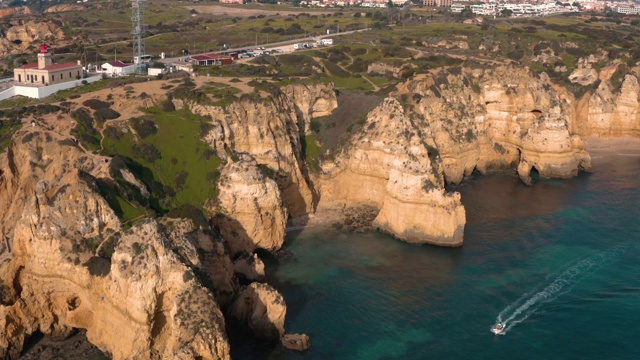 葡萄牙阿尔加维Ponta da Piedade的鸟瞰图视频素材