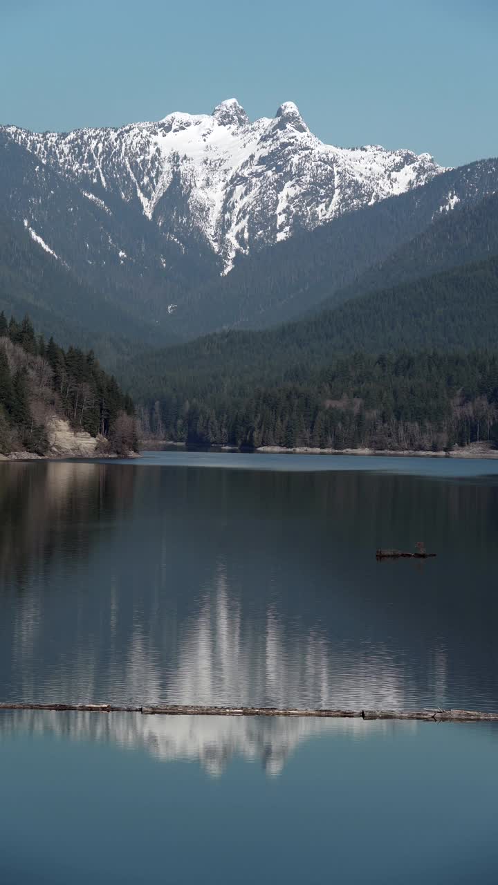 克利夫兰水坝卡皮拉诺湖水库垂直视频4K超高清视频素材