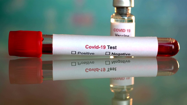 含血液样本的试管Covid-19(冠状病毒)、疫苗和注射器用于预防视频素材