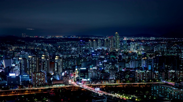 韩国首尔yeyei 2大桥和奥运高速公路夜景/永登浦区视频素材