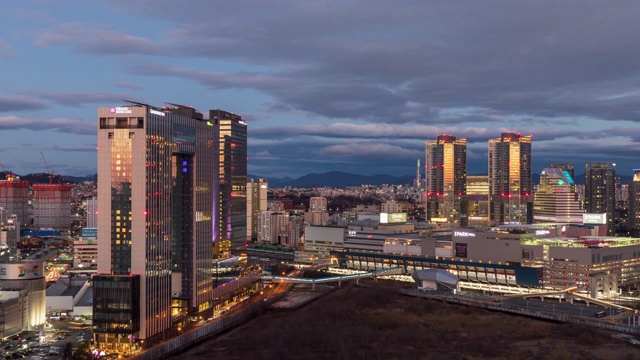 龙山站夜景/龙山谷，首尔，韩国视频素材