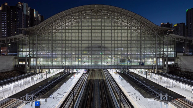 Gwangmyeong Station (KTX)夜间/ Gwangmyeong-si，京畿道，韩国视频素材