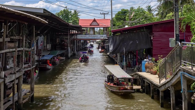 泰国Ratchaburi, Damnoen Saduak，最著名的传统水上市场和文化旅游目的地;放大-延时视频素材