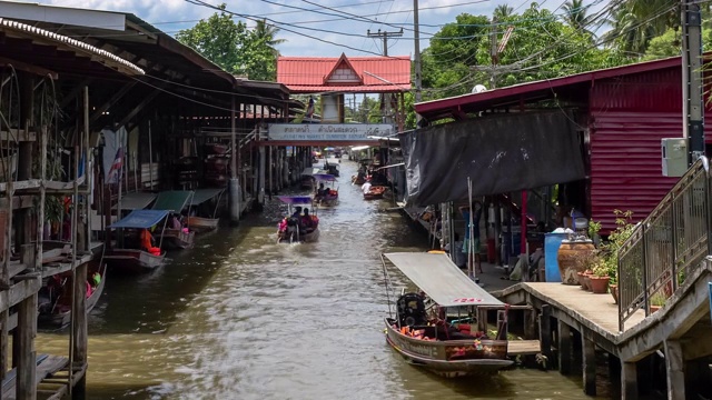 泰国Ratchaburi, Damnoen Saduak，最著名的传统水上市场和文化旅游目的地;缩小-延时视频素材