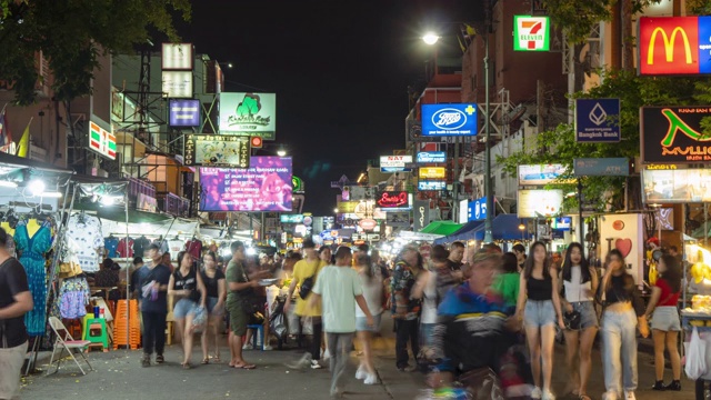 傍晚考山路。著名的地区和步行街的背包客和预算旅游，曼谷，泰国-时光流逝视频素材