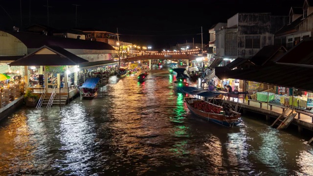 安帕瓦运河和村庄的夜晚。著名传统水上市场、文化旅游目的地泰国沙慕宋卡兰;放大-延时视频素材